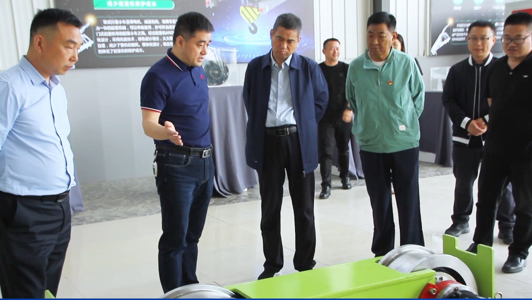 4月19日，熱烈歡迎市人大常委會副主任王國紅帶隊調(diào)研東起集團